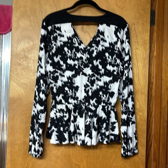 RED Saks Fifth Avenue women’s sz small blouse - Picture 2 of 9